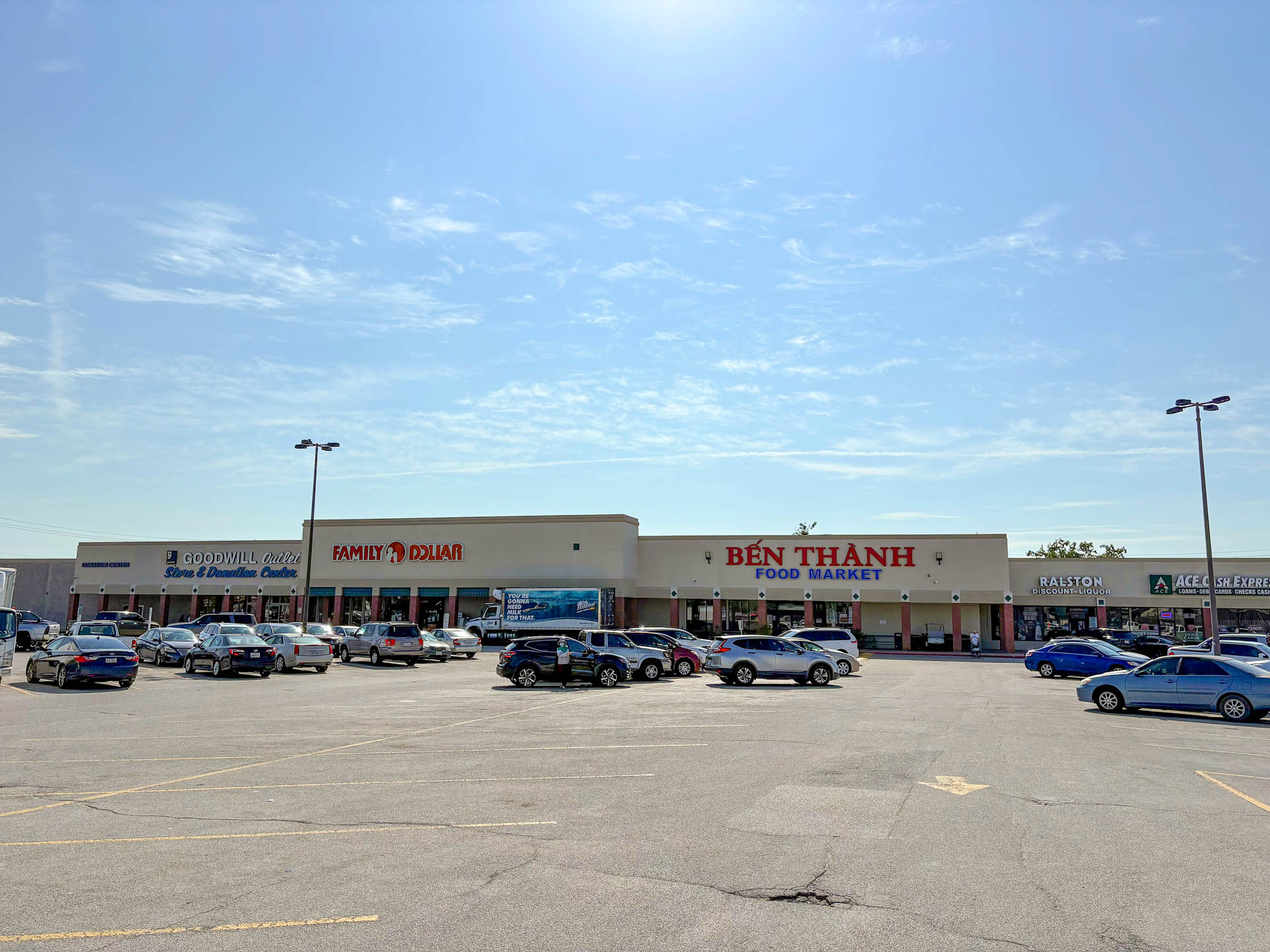 Big Box Storefront 2-Jolink Wallace